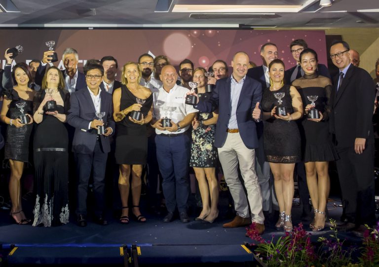 Group-shot-Asia-Boating-Awards-winners-2016-768x540